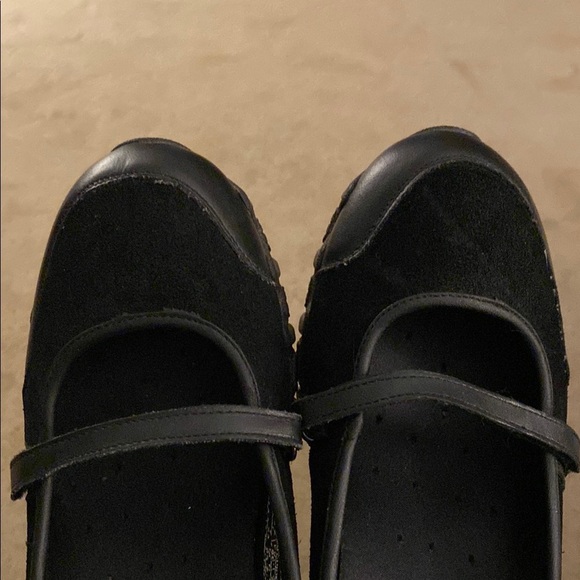Skechers “SASSIES” Black Wedge Loafers with Suede Finish - Picture 10 of 10